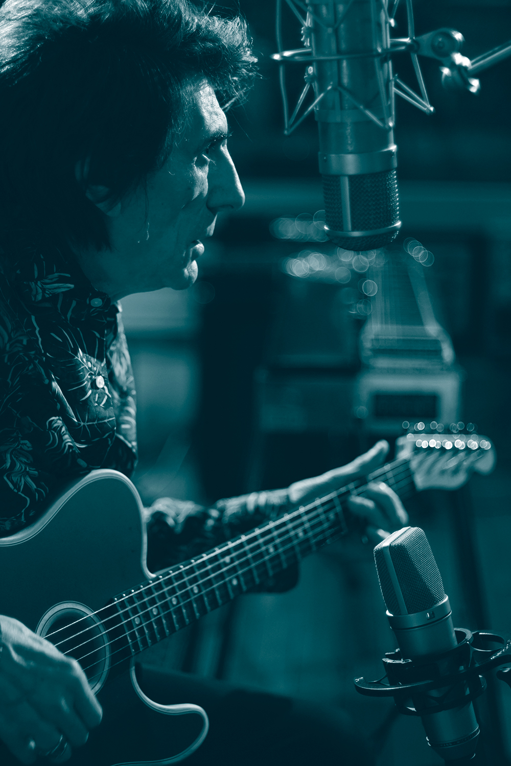 Ronnie Wood playing guitar