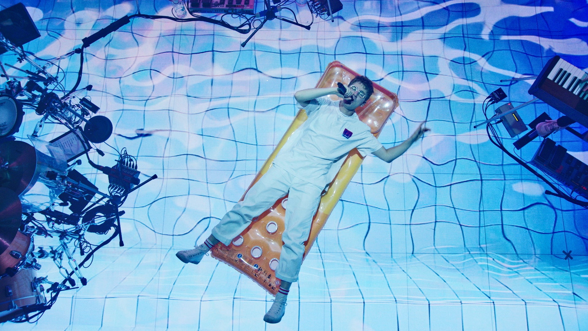 Glass Animals live on the internet performance